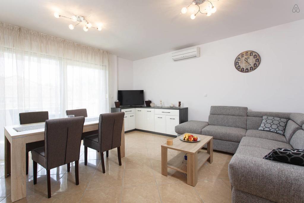 Apartment Lana Marina Szoba fotó